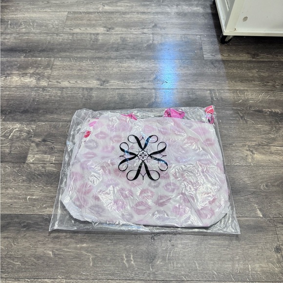Avon Kiss Breast Cancer Goodbye Tote‎ NEW - Picture 1 of 7
